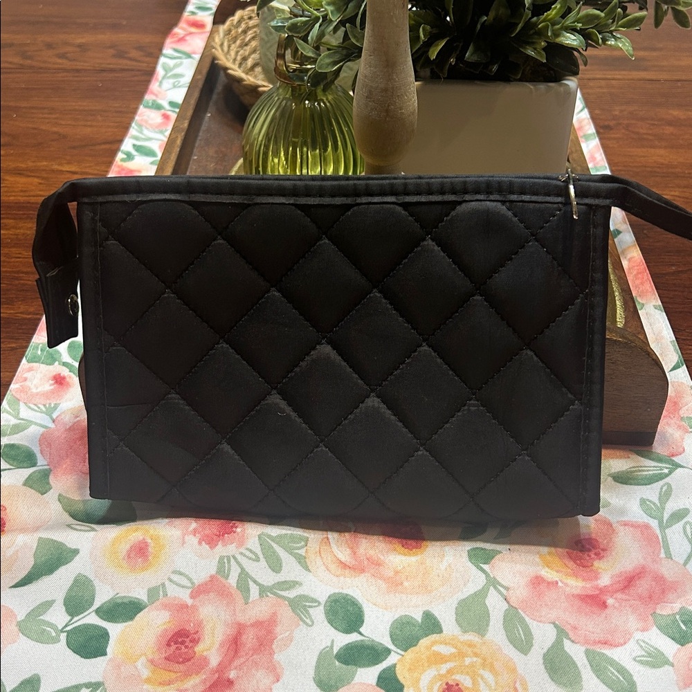 💥2/$10 Quilted Black Cosmetic Travel Bag Organizer
